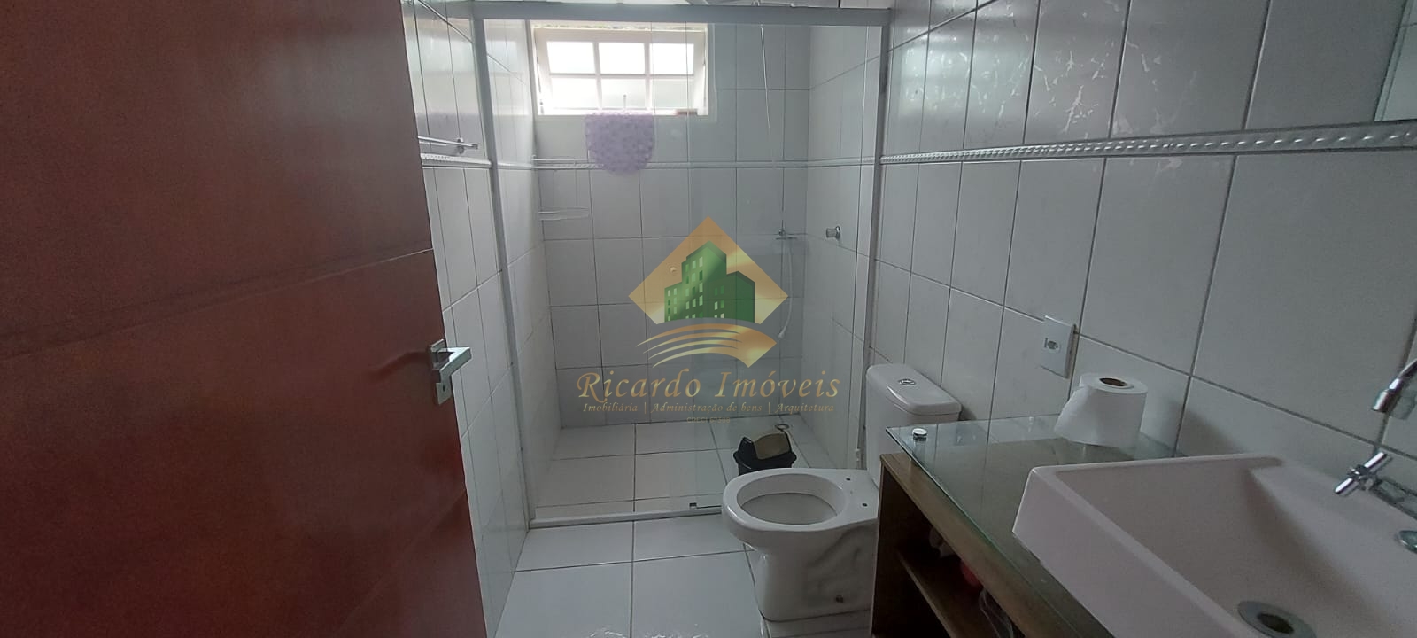 Excelente casa pré moldada em condominio.