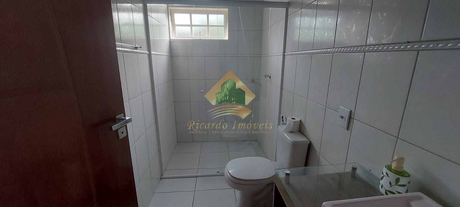 Excelente casa pré moldada em condominio.