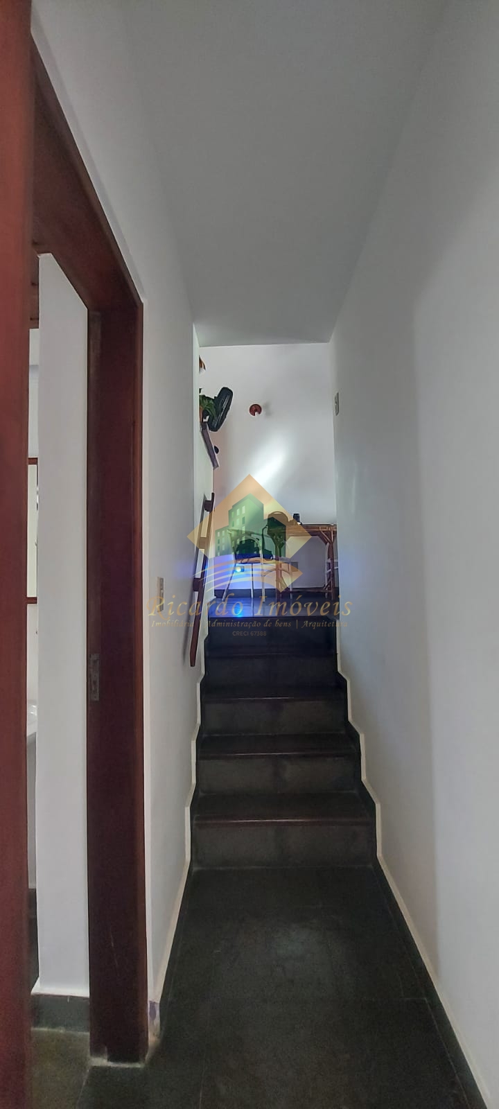 Apt duplex no condomínio no saco da ribeira