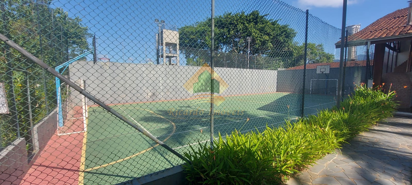 Apt duplex no condomínio no saco da ribeira