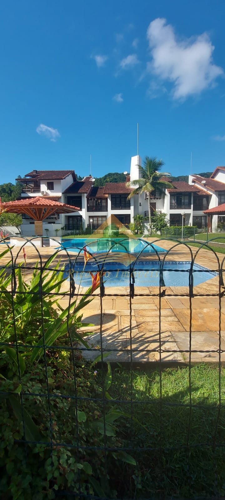Apt duplex no condomínio no saco da ribeira
