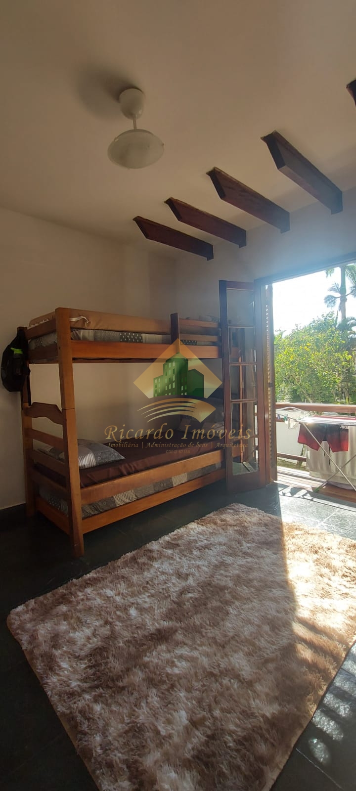 Apt duplex no condomínio no saco da ribeira