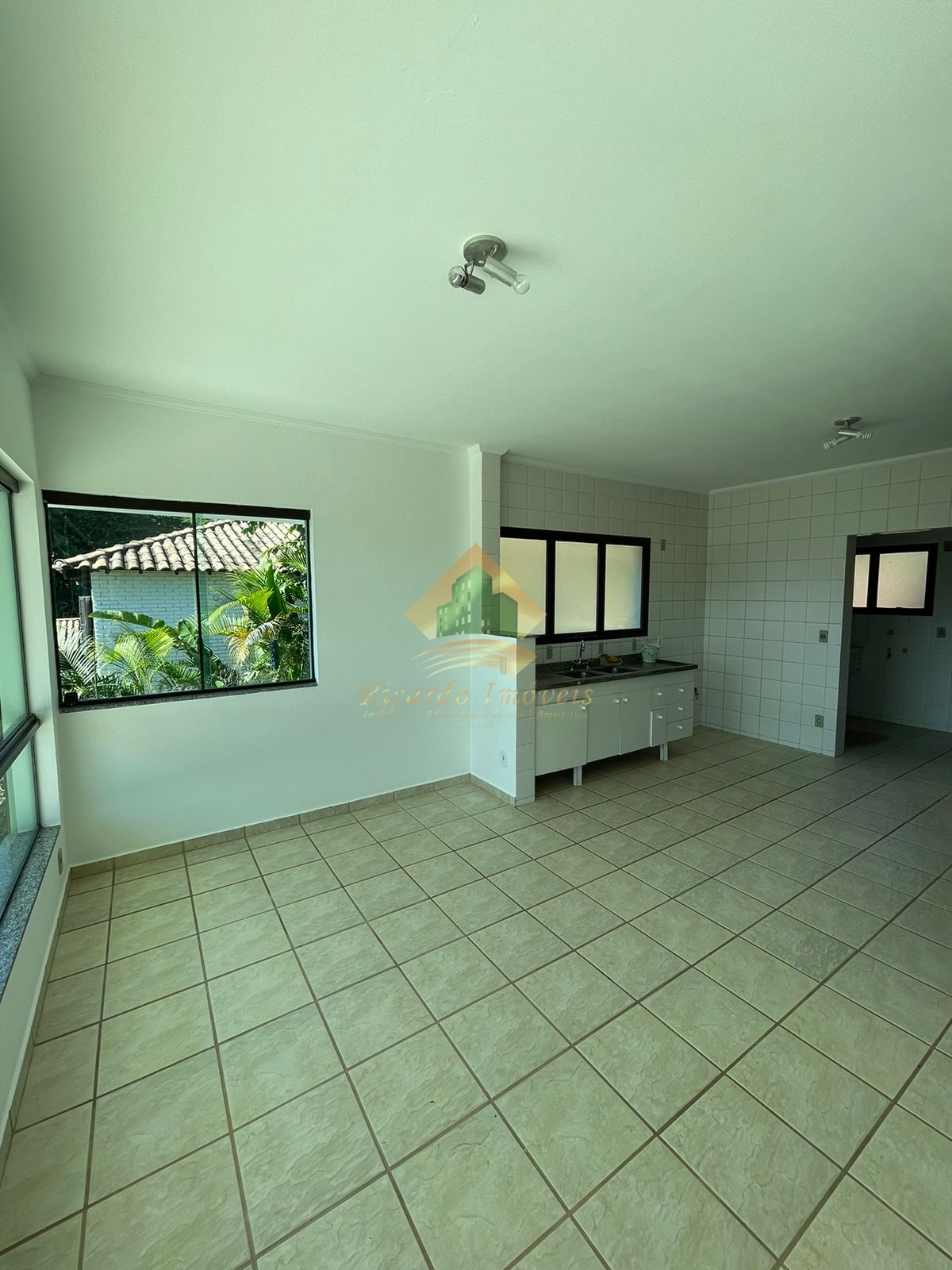 Excelente casa na Ponta Grossa com vista para o mar