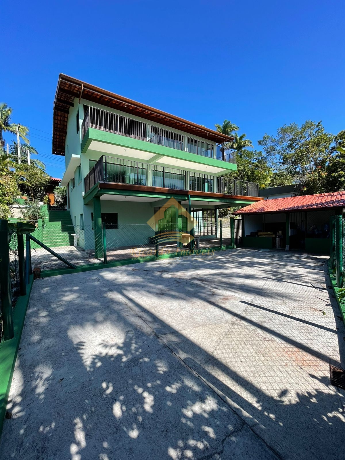 Excelente casa na Ponta Grossa com vista para o mar