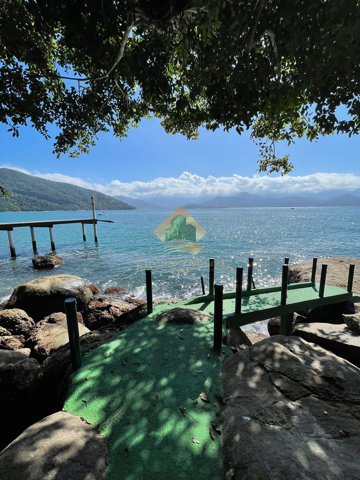 Excelente casa na Ponta Grossa com vista para o mar