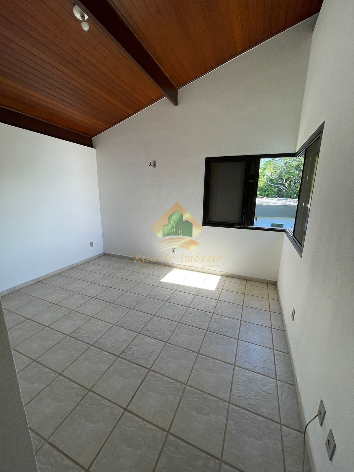 Excelente casa na Ponta Grossa com vista para o mar