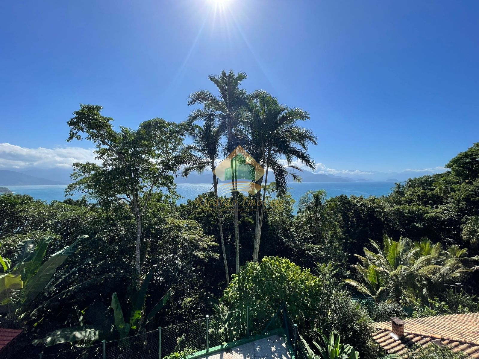 Excelente casa na Ponta Grossa com vista para o mar