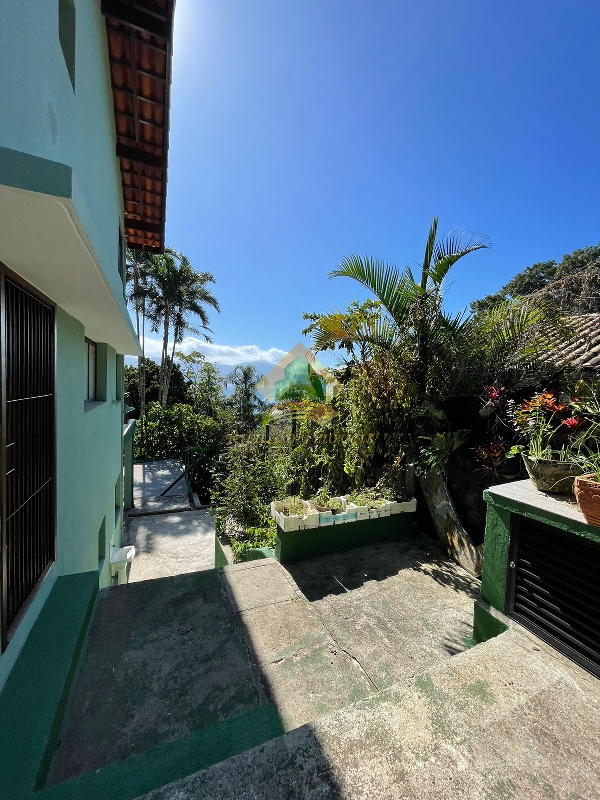 Excelente casa na Ponta Grossa com vista para o mar