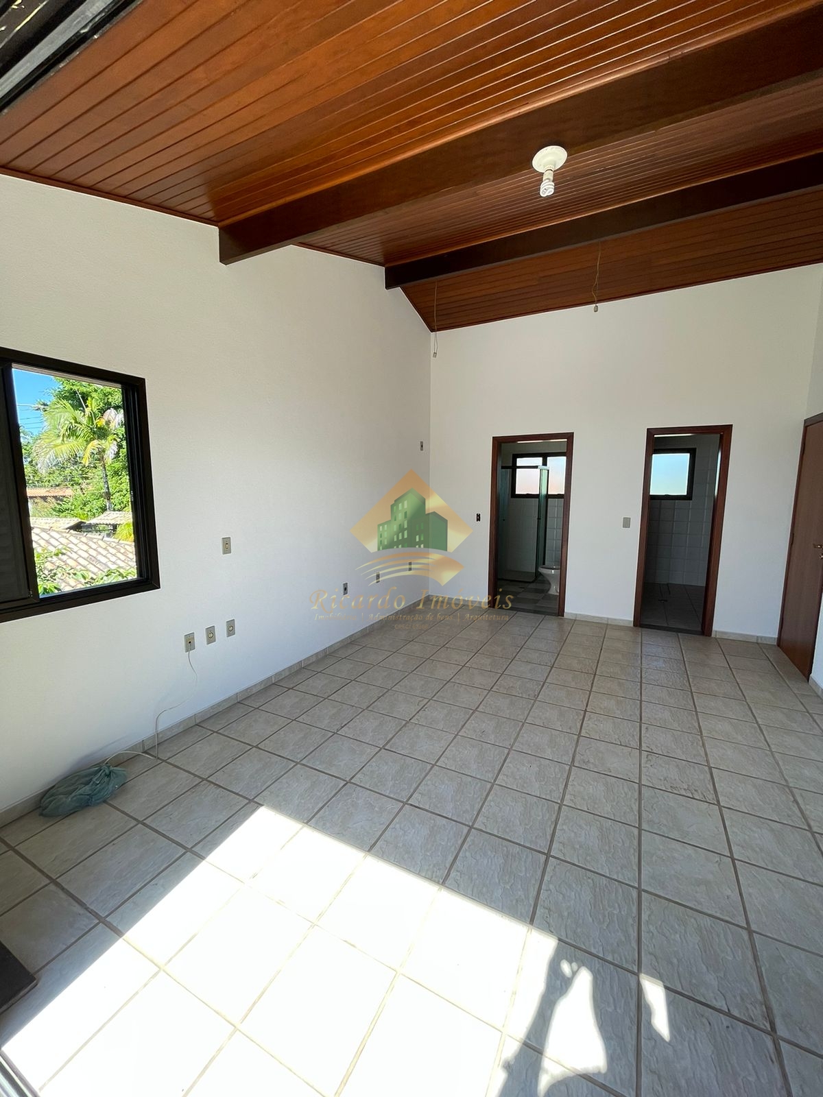 Excelente casa na Ponta Grossa com vista para o mar