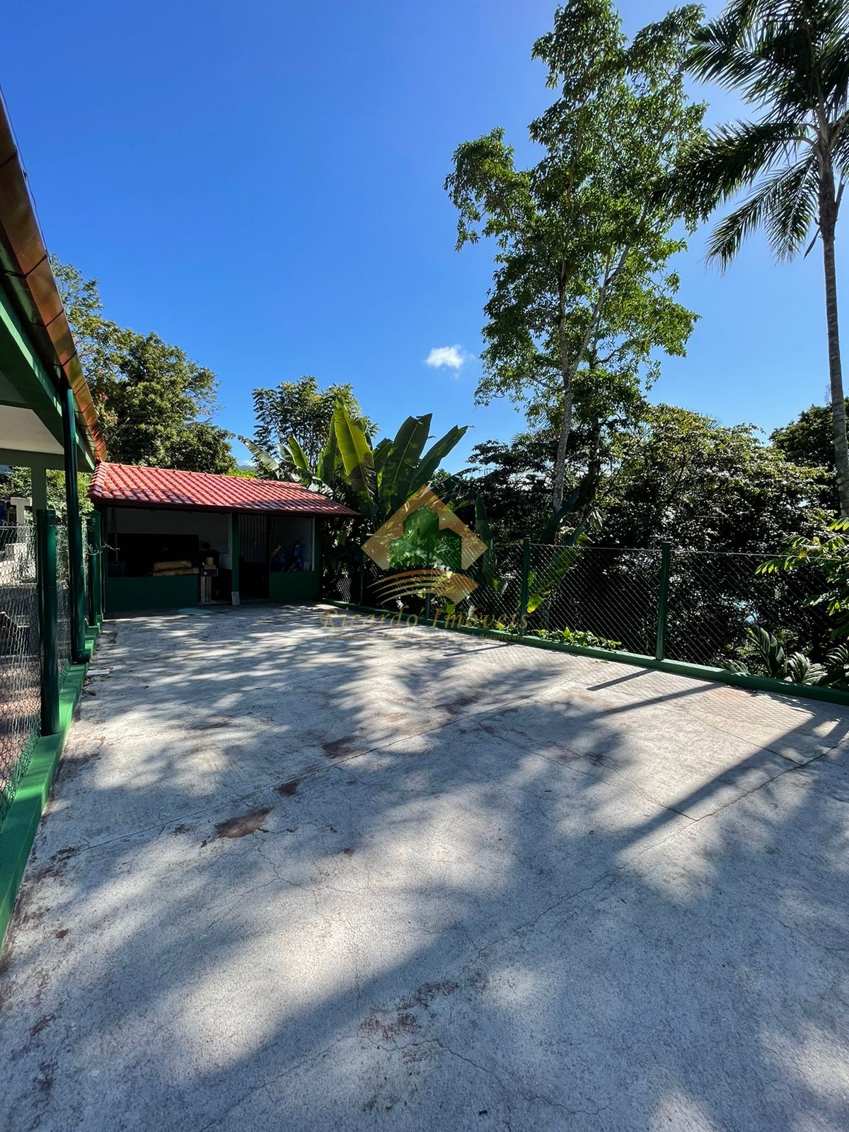 Excelente casa na Ponta Grossa com vista para o mar