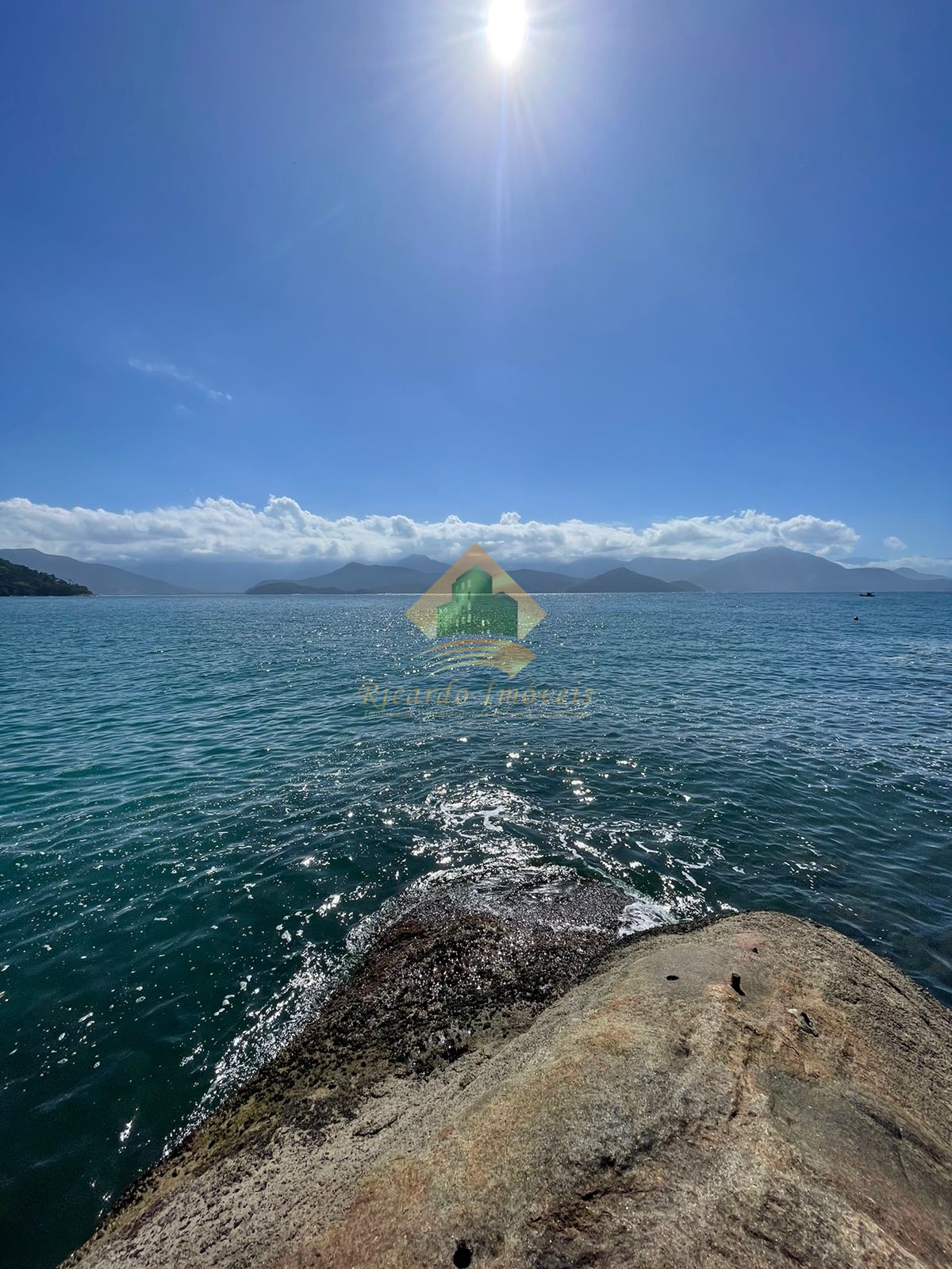 Excelente casa na Ponta Grossa com vista para o mar