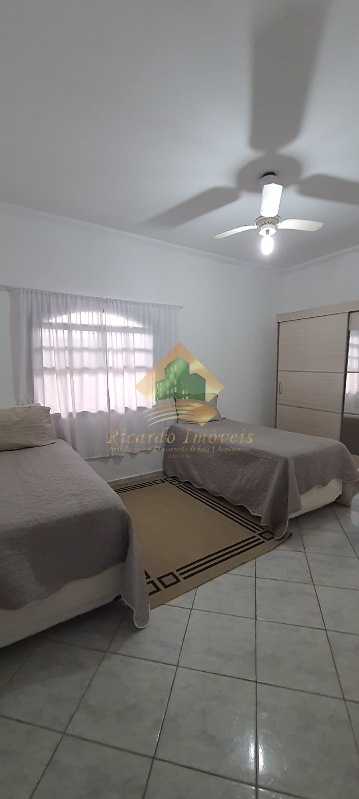 Sobrado na região central com 4 dormitórios