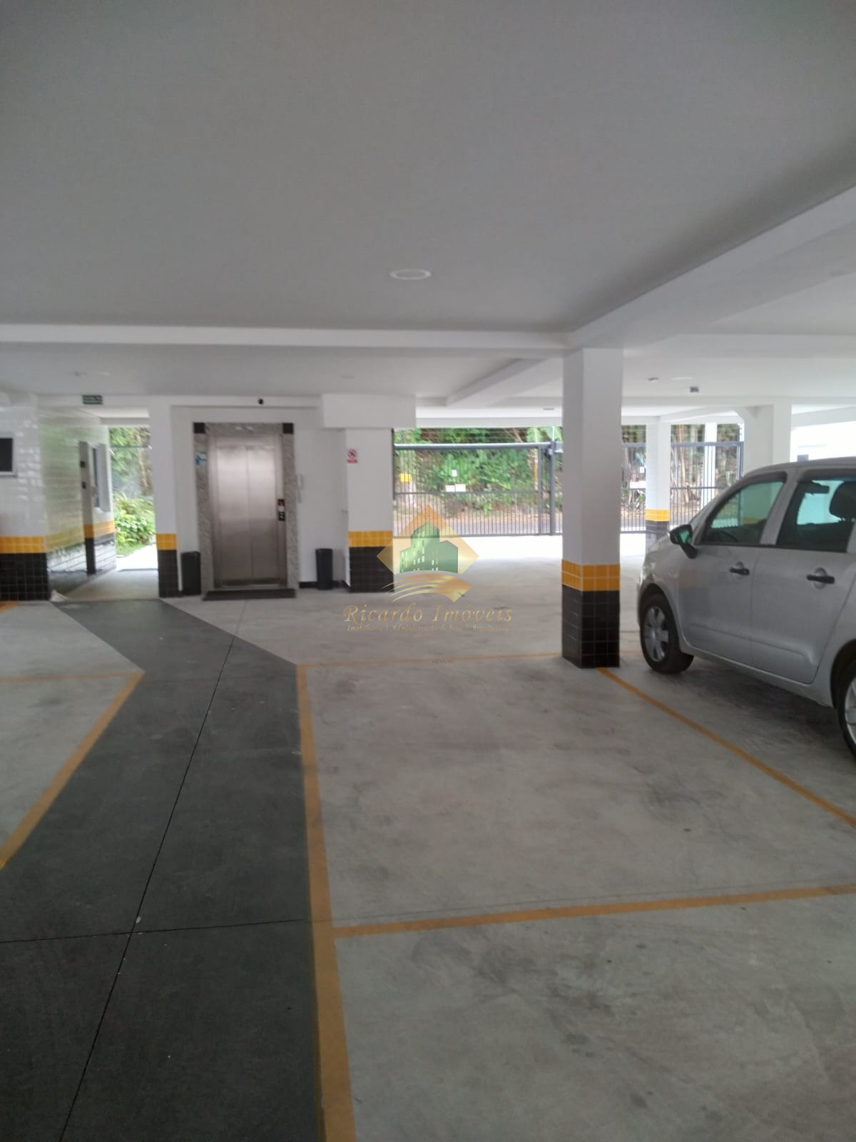 Apartamento novo recem entregue poucos metros da praia das toninhas