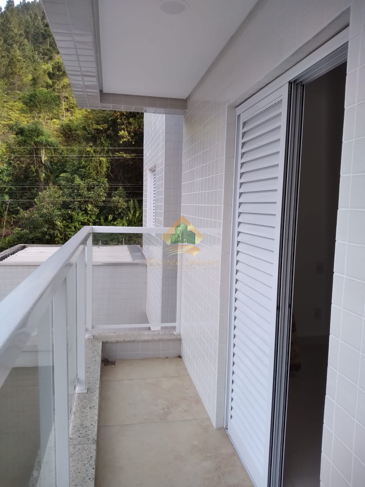 Apartamento novo recem entregue poucos metros da praia das toninhas