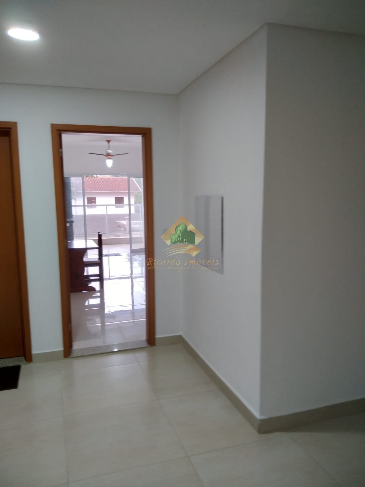 Apartamento novo recem entregue poucos metros da praia das toninhas