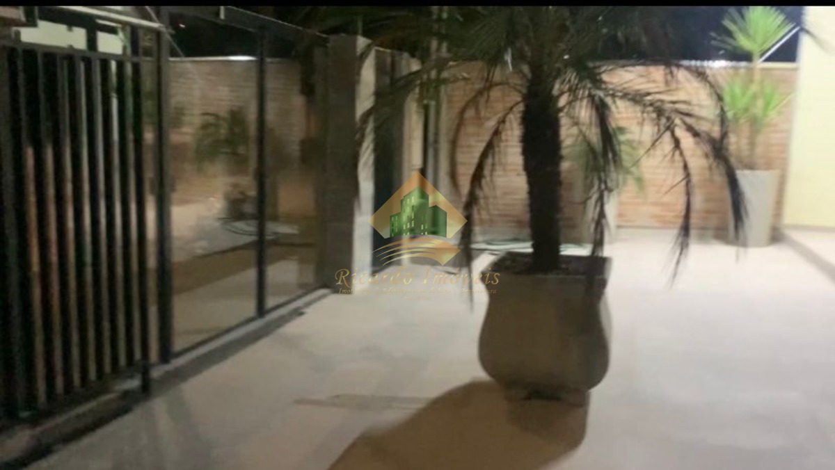 Excelente casa muito em localizada na praia martin de sá , ideal para escritórios , salão de beleza, clínicas etc.