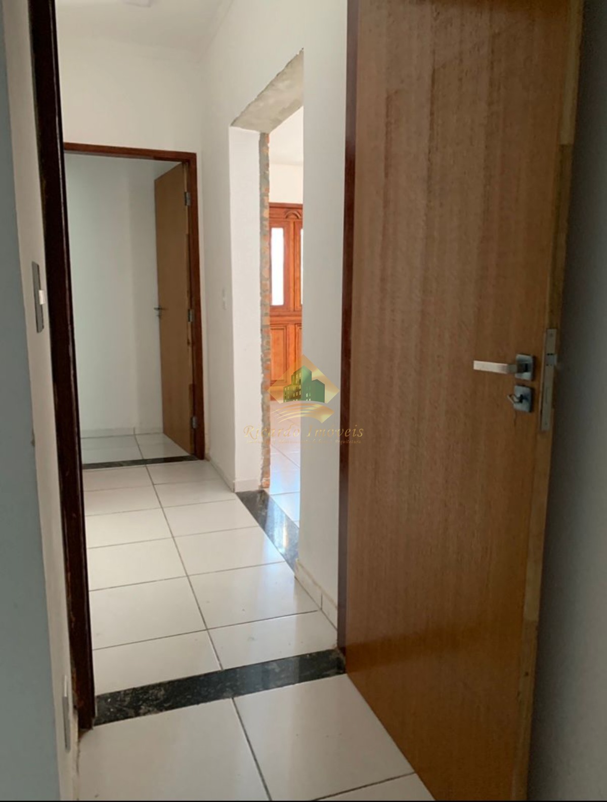 Excelente casa muito em localizada na praia martin de sá , ideal para escritórios , salão de beleza, clínicas etc.