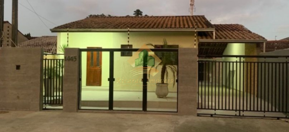 Excelente casa muito em localizada na praia martin de sá , ideal para escritórios , salão de beleza, clínicas etc.