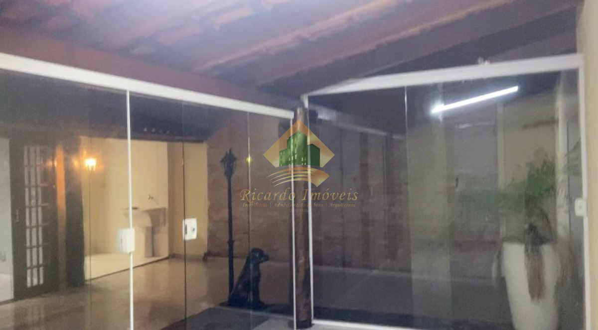 Excelente casa muito em localizada na praia martin de sá , ideal para escritórios , salão de beleza, clínicas etc.