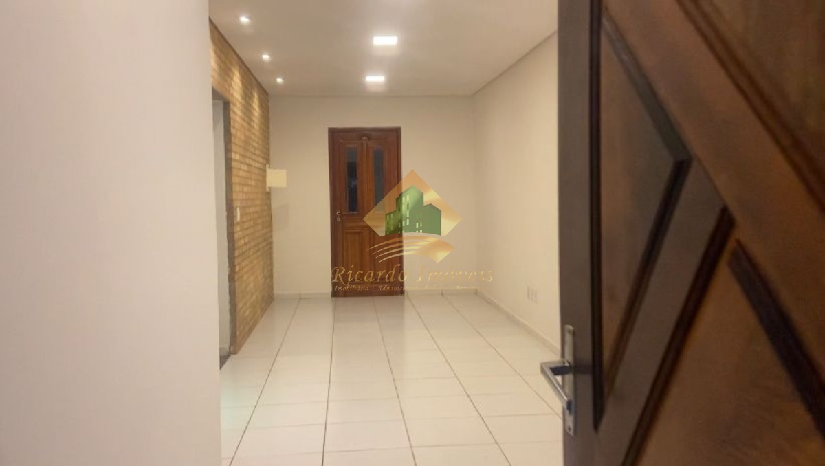 Excelente casa muito em localizada na praia martin de sá , ideal para escritórios , salão de beleza, clínicas etc.