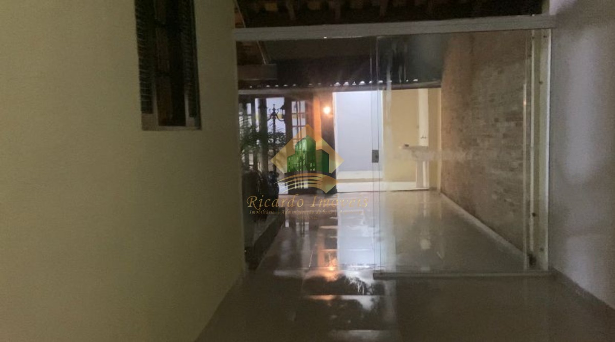 Excelente casa muito em localizada na praia martin de sá , ideal para escritórios , salão de beleza, clínicas etc.
