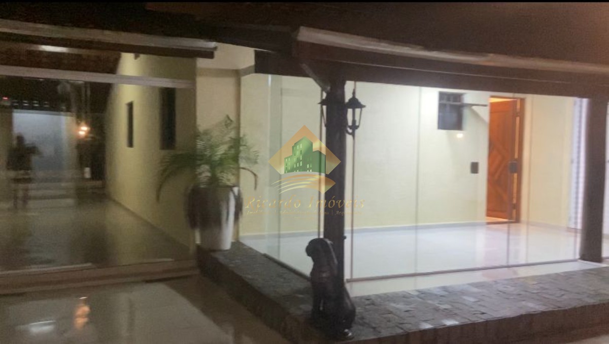 Excelente casa muito em localizada na praia martin de sá , ideal para escritórios , salão de beleza, clínicas etc.