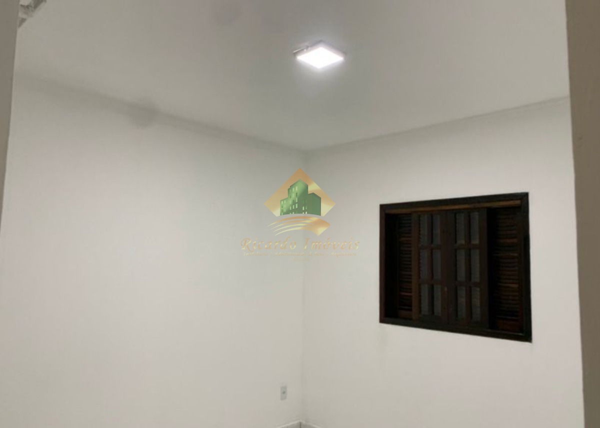 Excelente casa muito em localizada na praia martin de sá , ideal para escritórios , salão de beleza, clínicas etc.