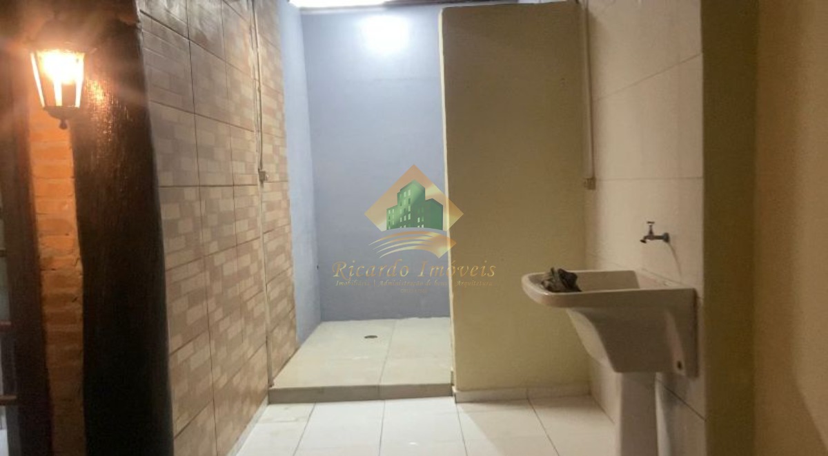 Excelente casa muito em localizada na praia martin de sá , ideal para escritórios , salão de beleza, clínicas etc.