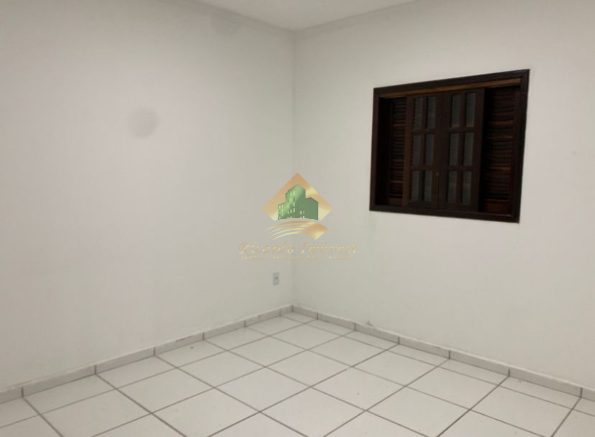 Excelente casa muito em localizada na praia martin de sá , ideal para escritórios , salão de beleza, clínicas etc.