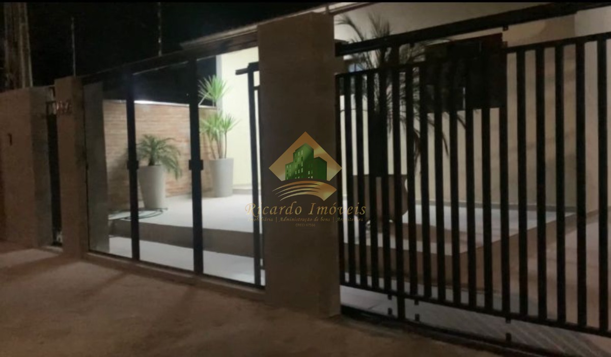 Excelente casa muito em localizada na praia martin de sá , ideal para escritórios , salão de beleza, clínicas etc.
