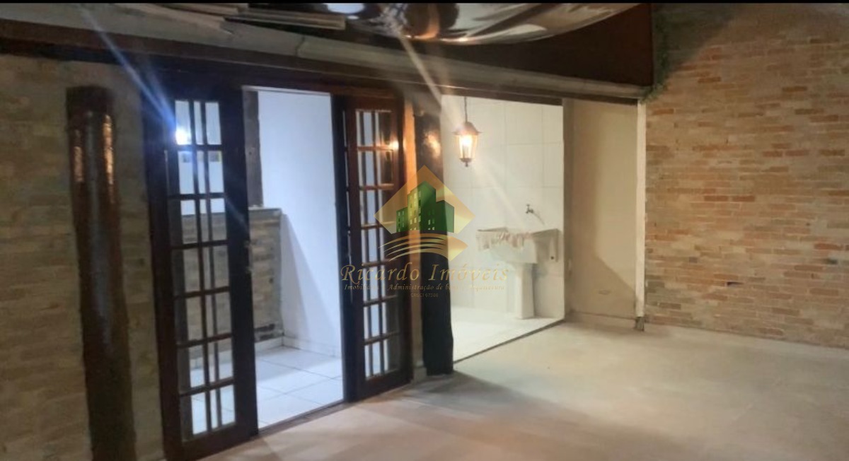 Excelente casa muito em localizada na praia martin de sá , ideal para escritórios , salão de beleza, clínicas etc.
