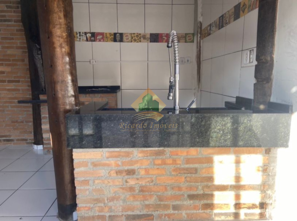 Excelente casa muito em localizada na praia martin de sá , ideal para escritórios , salão de beleza, clínicas etc.