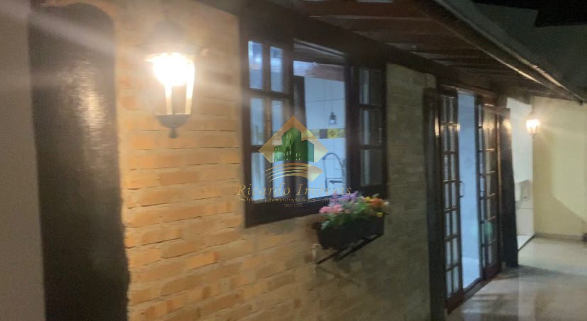 Excelente casa muito em localizada na praia martin de sá , ideal para escritórios , salão de beleza, clínicas etc.