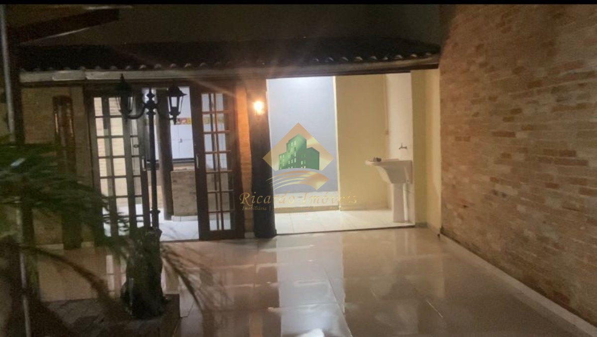 Excelente casa muito em localizada na praia martin de sá , ideal para escritórios , salão de beleza, clínicas etc.