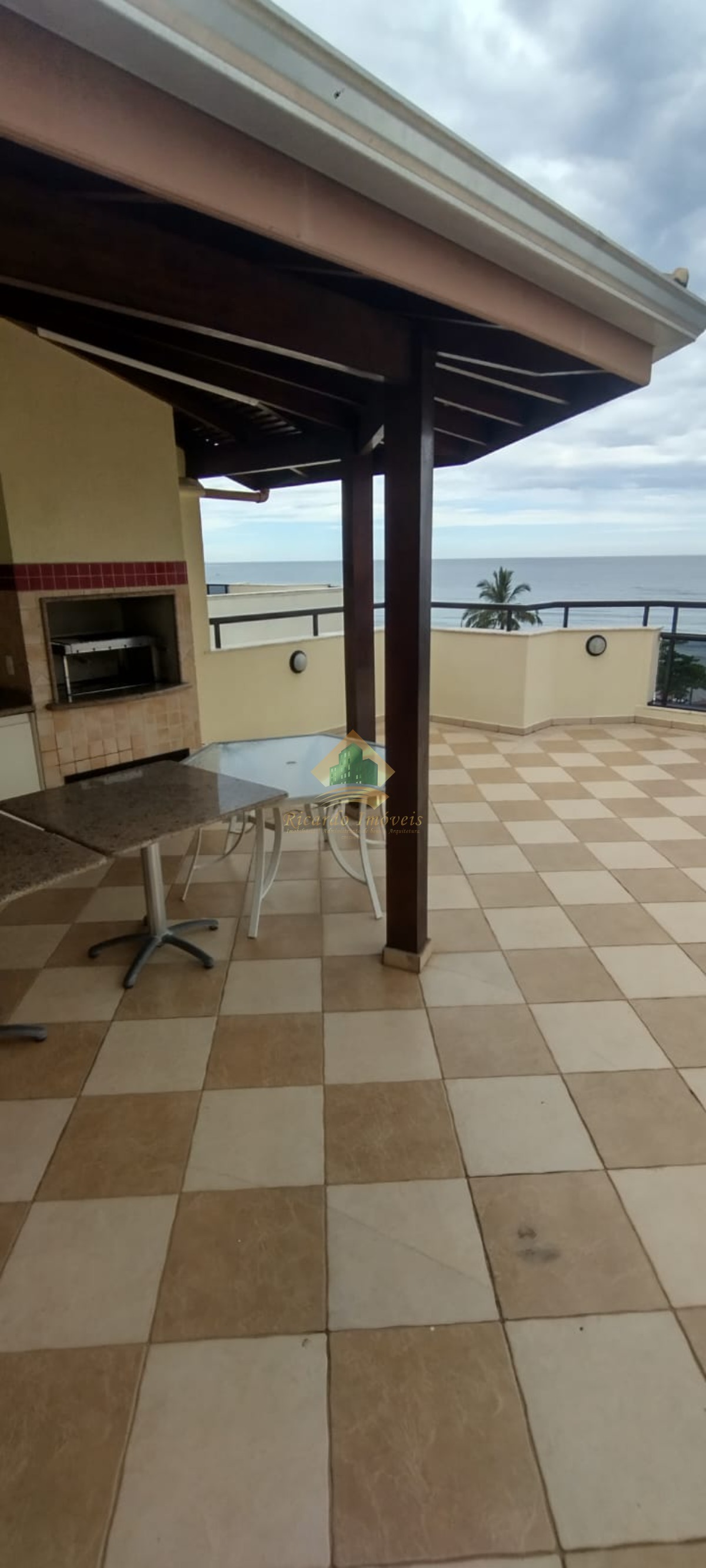 Excelente cobertura frente mar com vista paradisíaca na praia grande