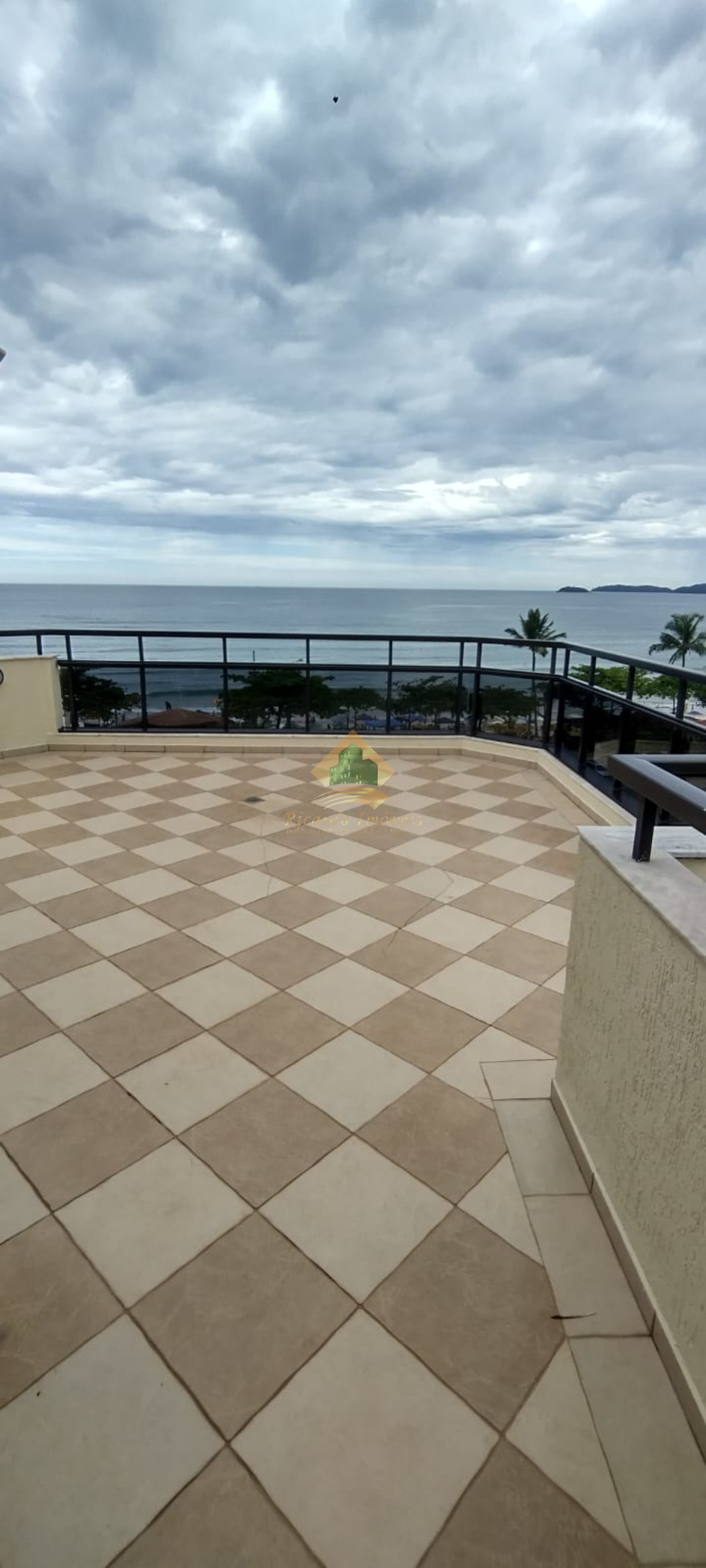 Excelente cobertura frente mar com vista paradisíaca na praia grande