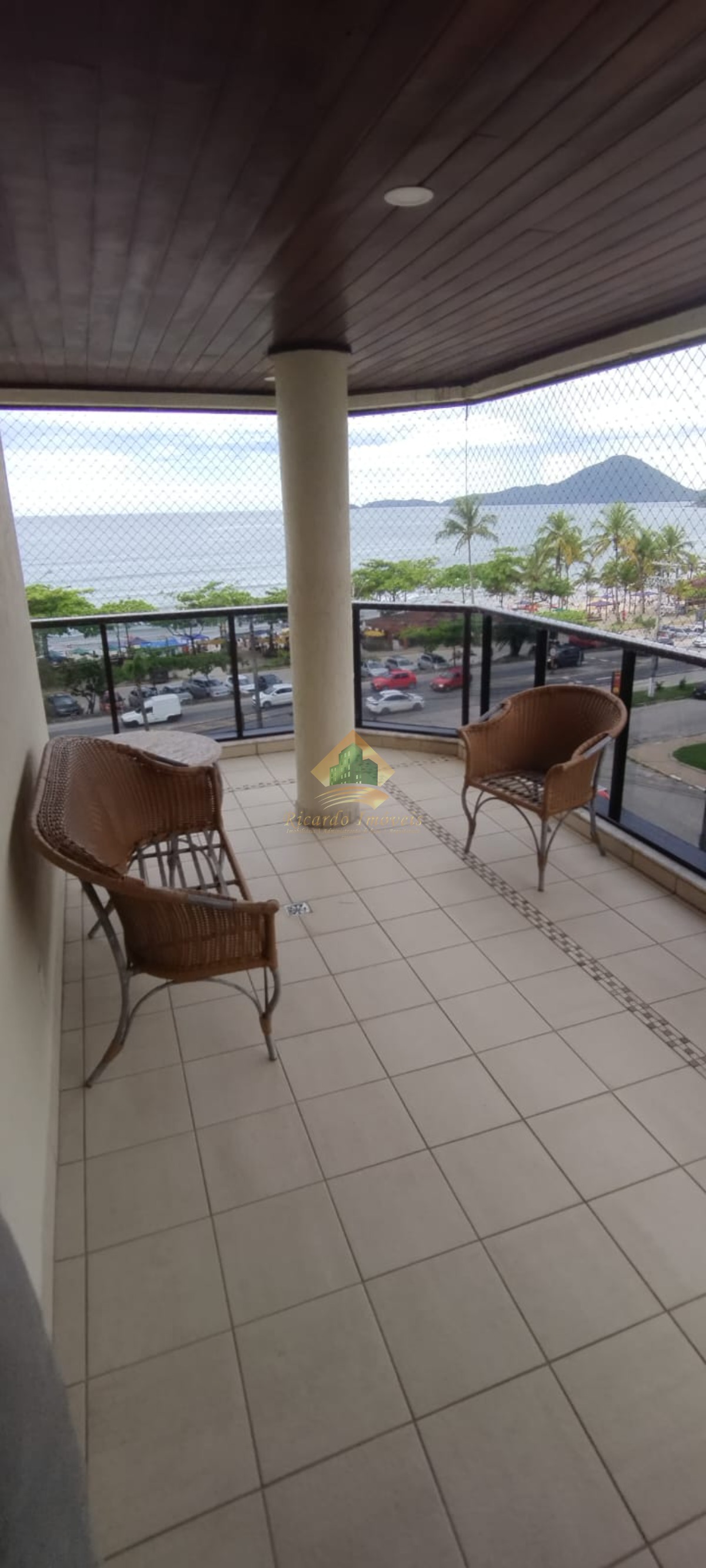 Excelente cobertura frente mar com vista paradisíaca na praia grande