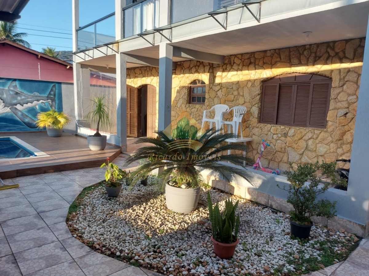 Belíssima casa na estufa 2 ideal para locação para temporada ótima localização