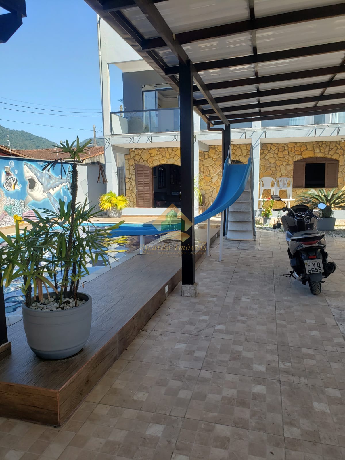 Belíssima casa na estufa 2 ideal para locação para temporada ótima localização
