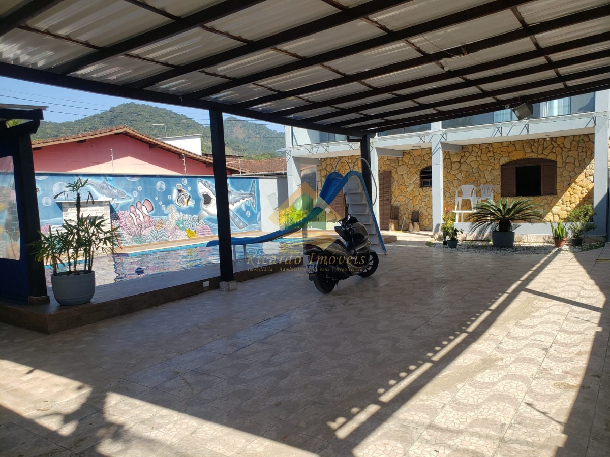 Belíssima casa na estufa 2 ideal para locação para temporada ótima localização