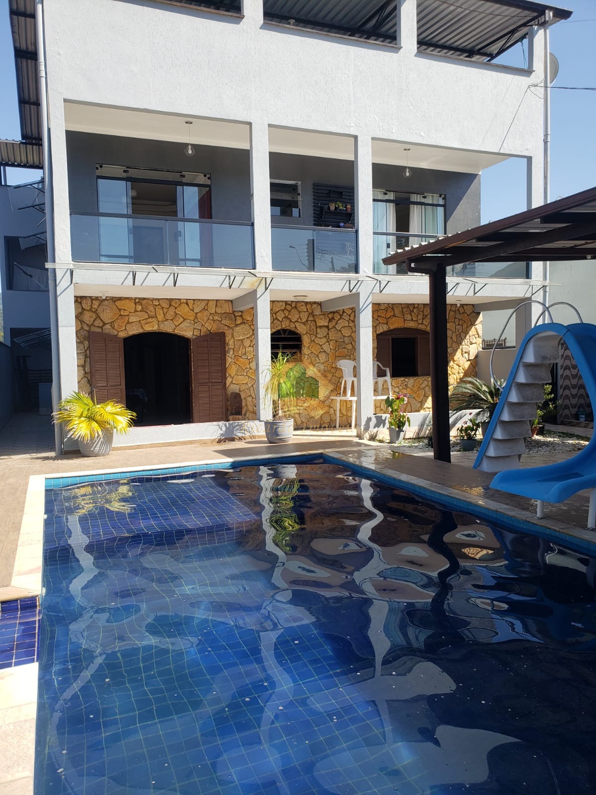 Belíssima casa na estufa 2 ideal para locação para temporada ótima localização