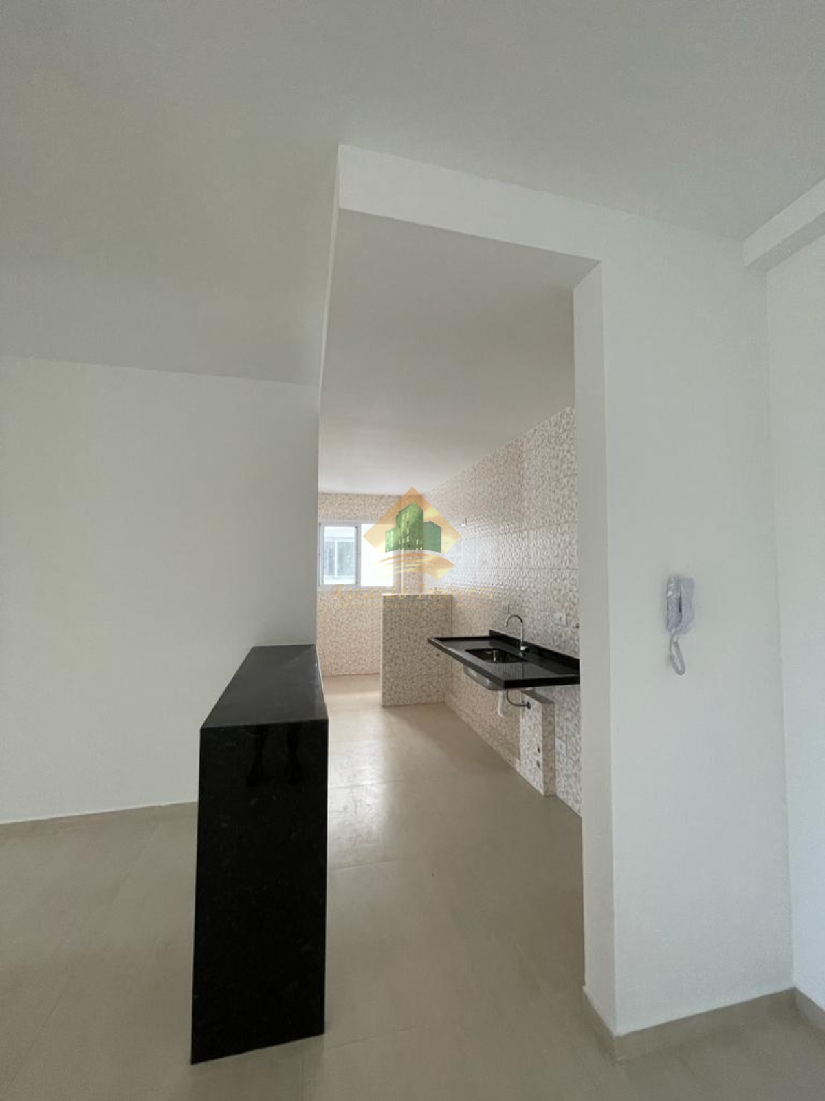 Excelente apartamento em prédio recém entregue no centro de ubatuba