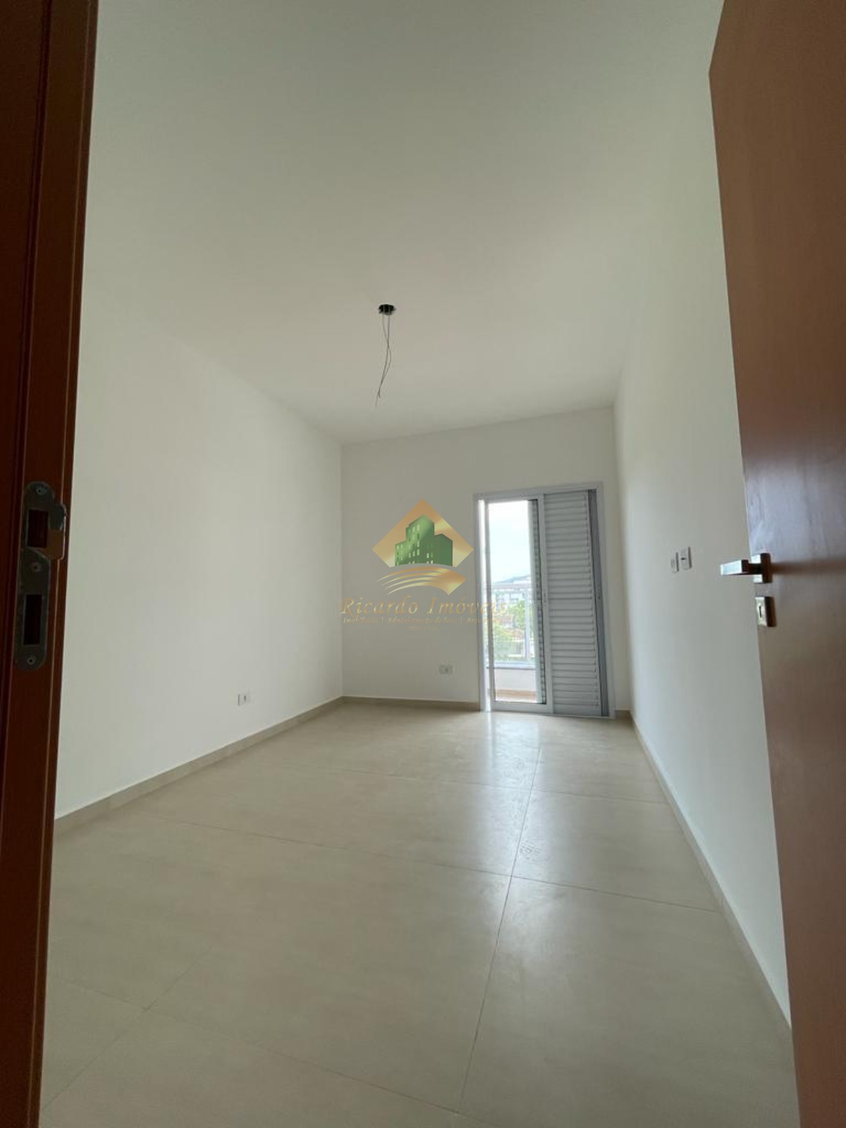 Excelente apartamento em prédio recém entregue no centro de ubatuba