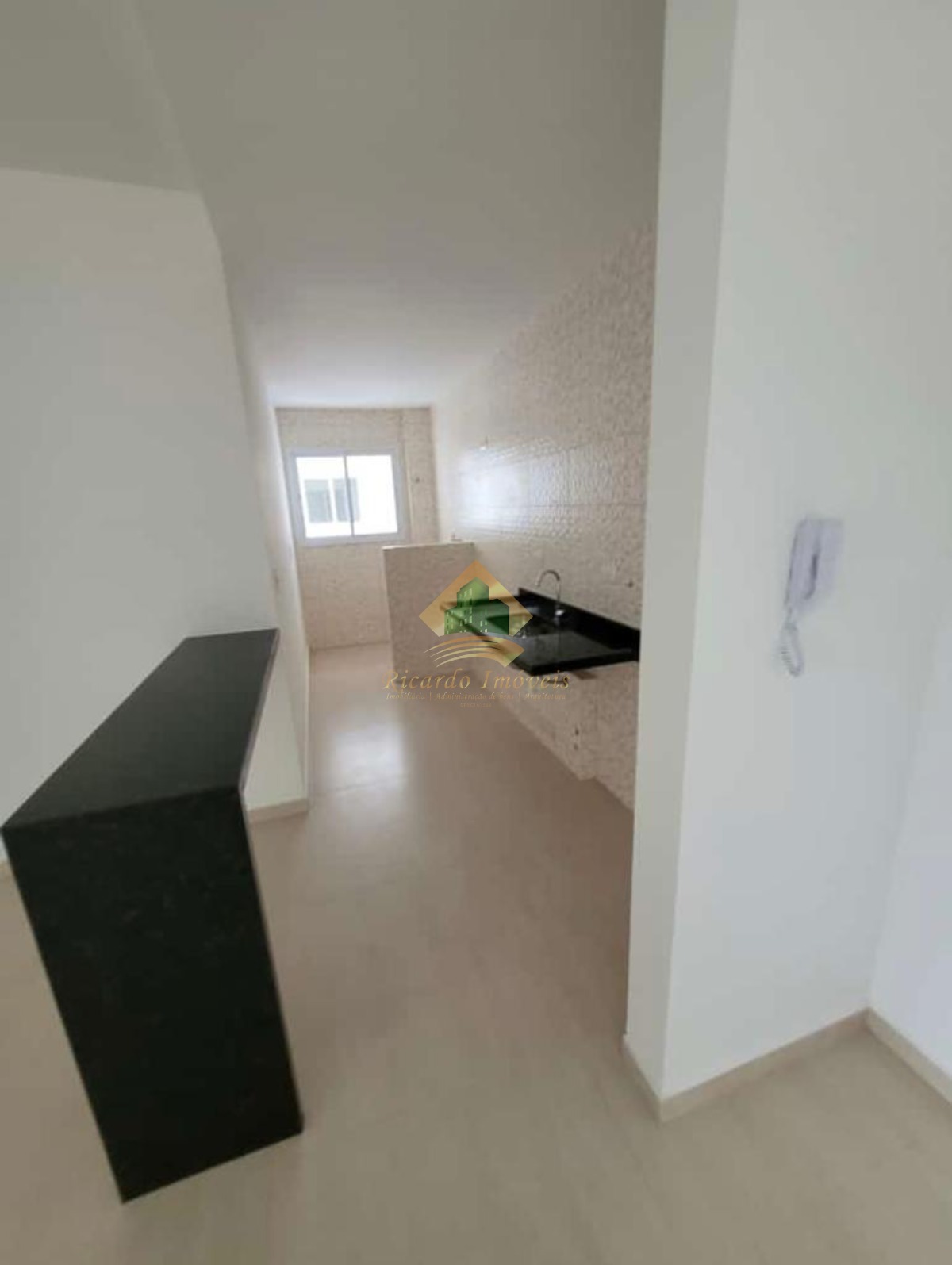 Excelente apartamento em prédio recém entregue no centro de ubatuba