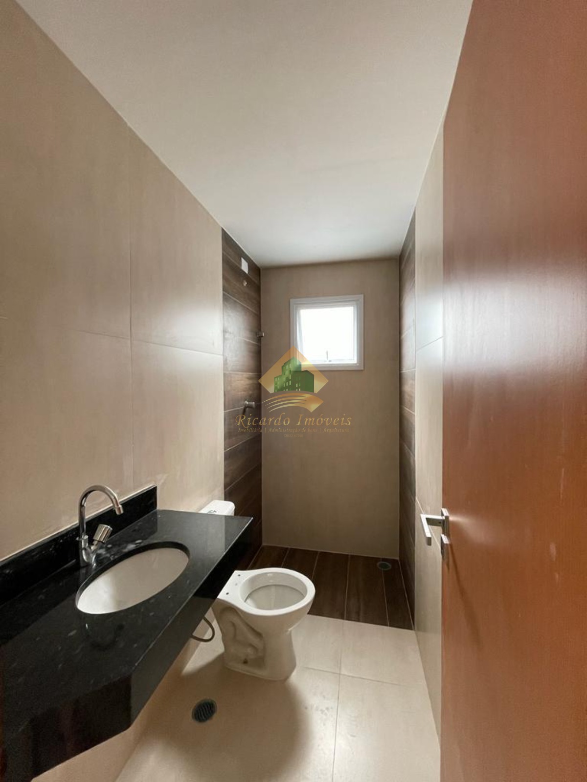 Excelente apartamento em prédio recém entregue no centro de ubatuba