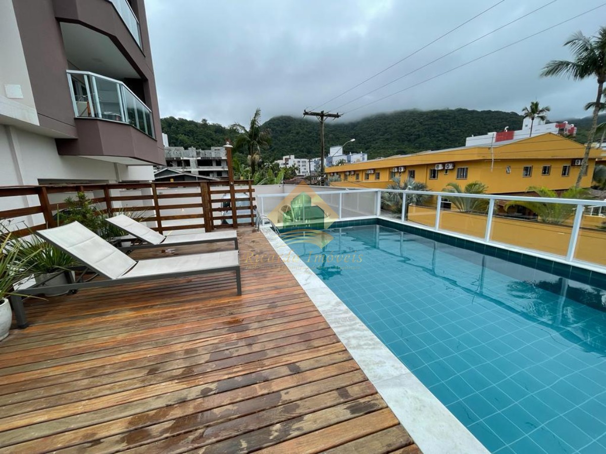 Excelente cobertura na praia das toninhas com vista para serra do mar