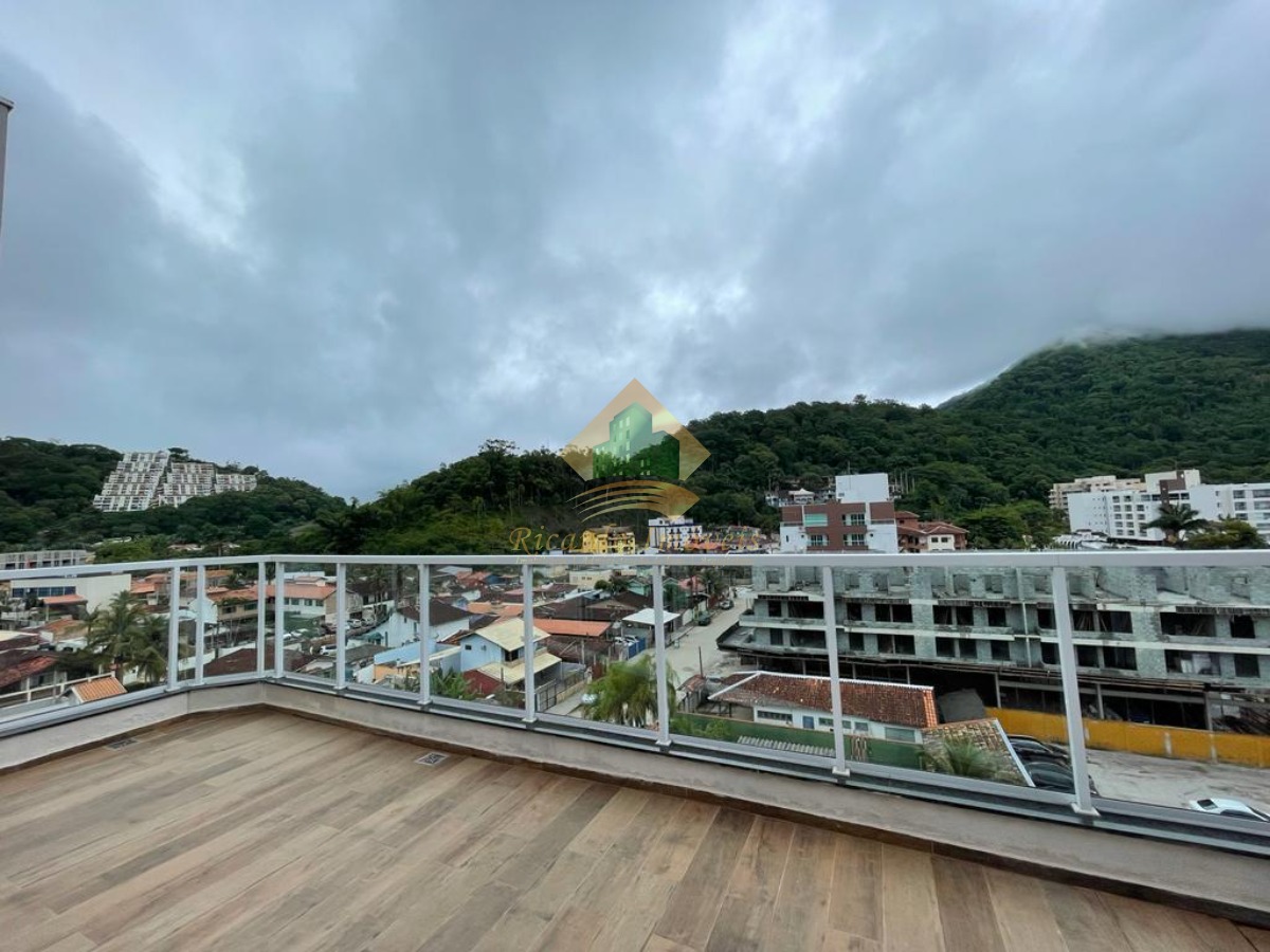 Excelente cobertura na praia das toninhas com vista para serra do mar