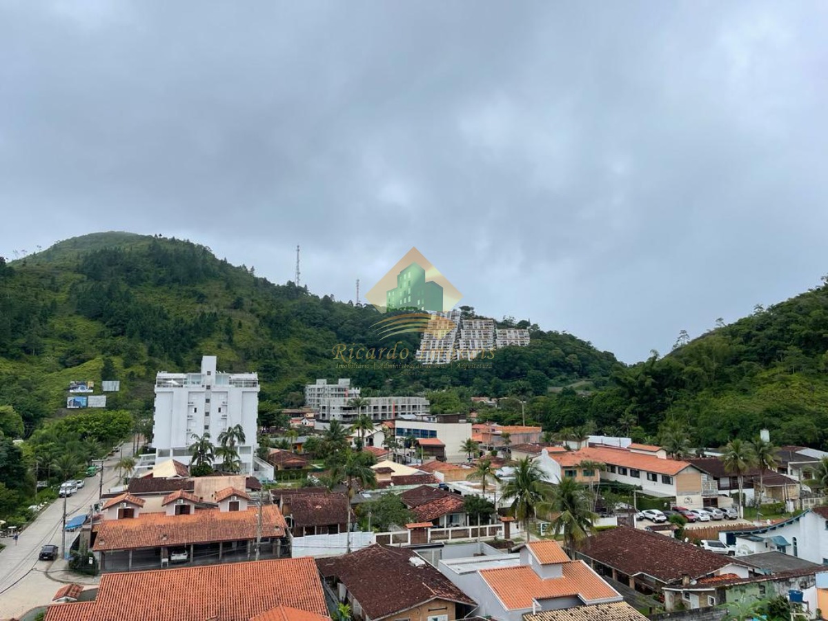 Excelente cobertura na praia das toninhas com vista para serra do mar