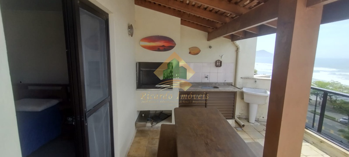 Excelente cobertura duplex frente para o mar na parte nobre da praia grande