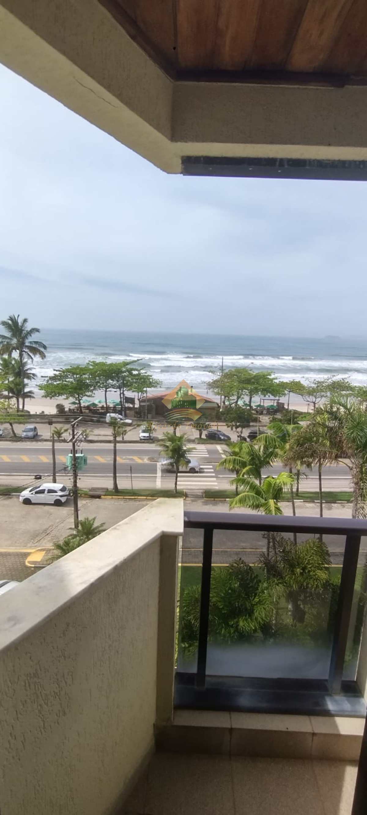Excelente cobertura duplex frente para o mar na parte nobre da praia grande